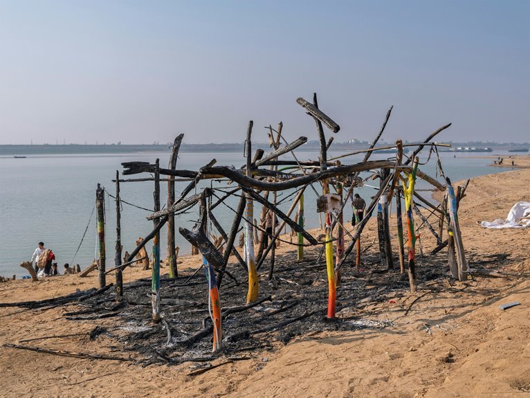 mossloop dawnbank outline details