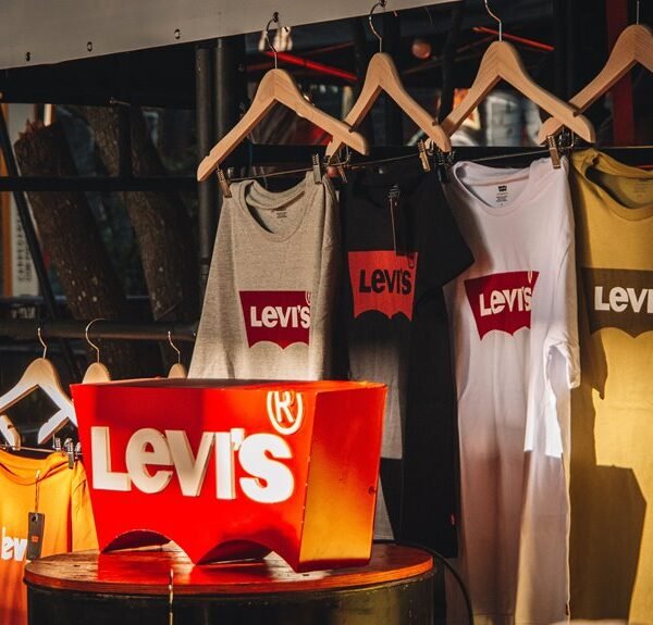 fashion brand contact numbers